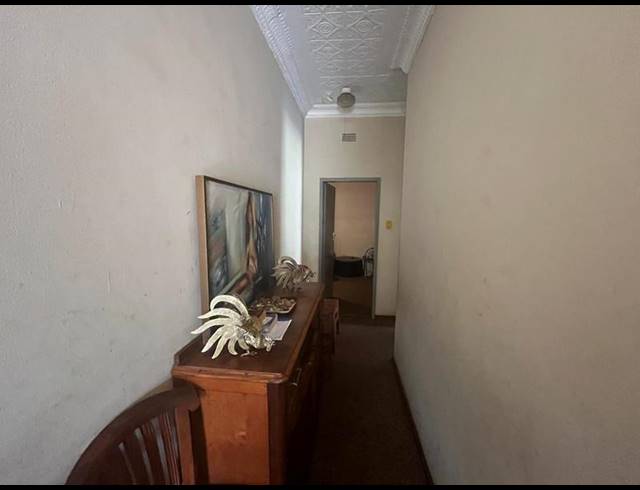 6 BEDROOM HOUSE FOR SALE IN ORANGE GROVE